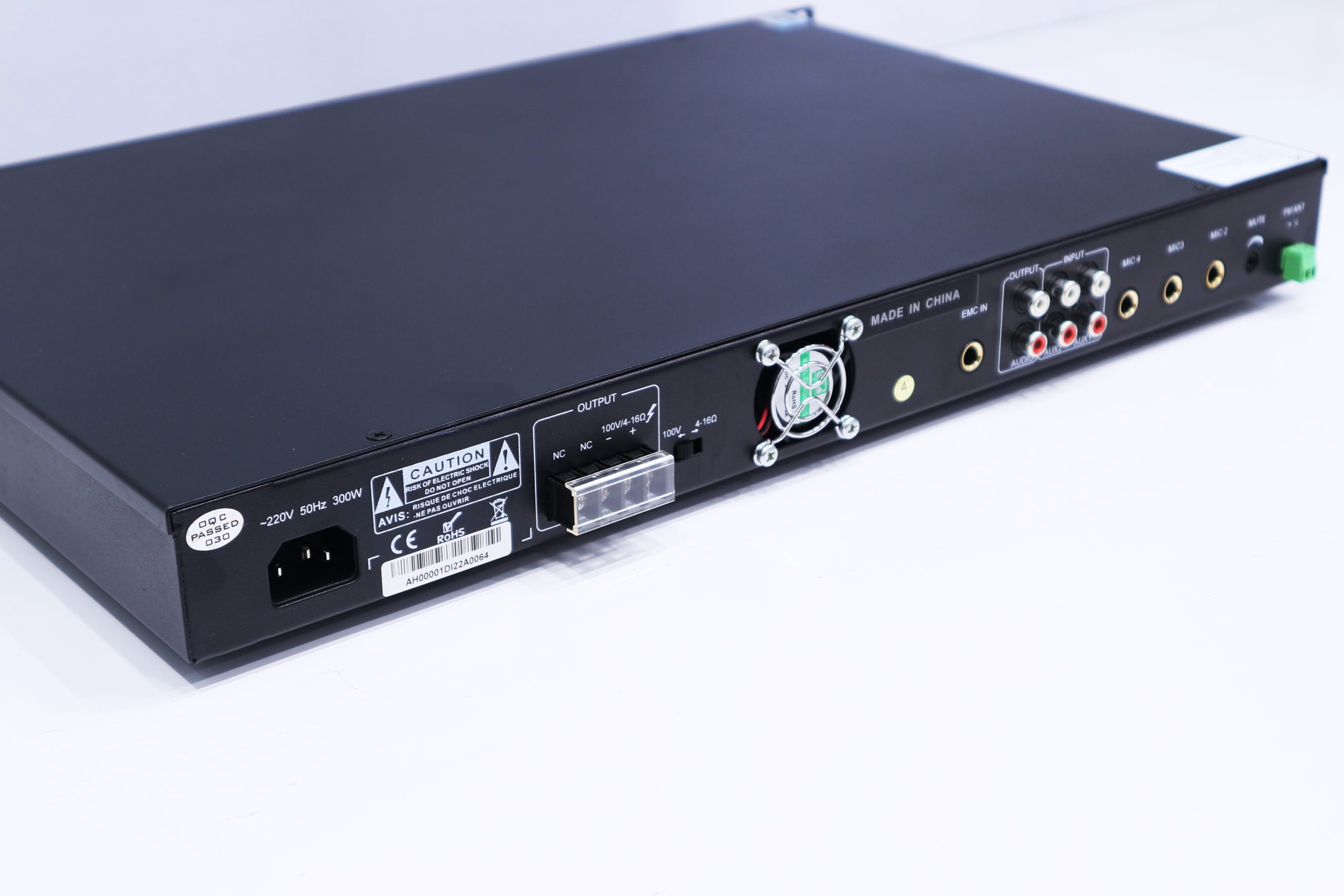 Amply ITC TD-240B được trang bị quạt làm mát, bảo vệ tốt các linh kiện