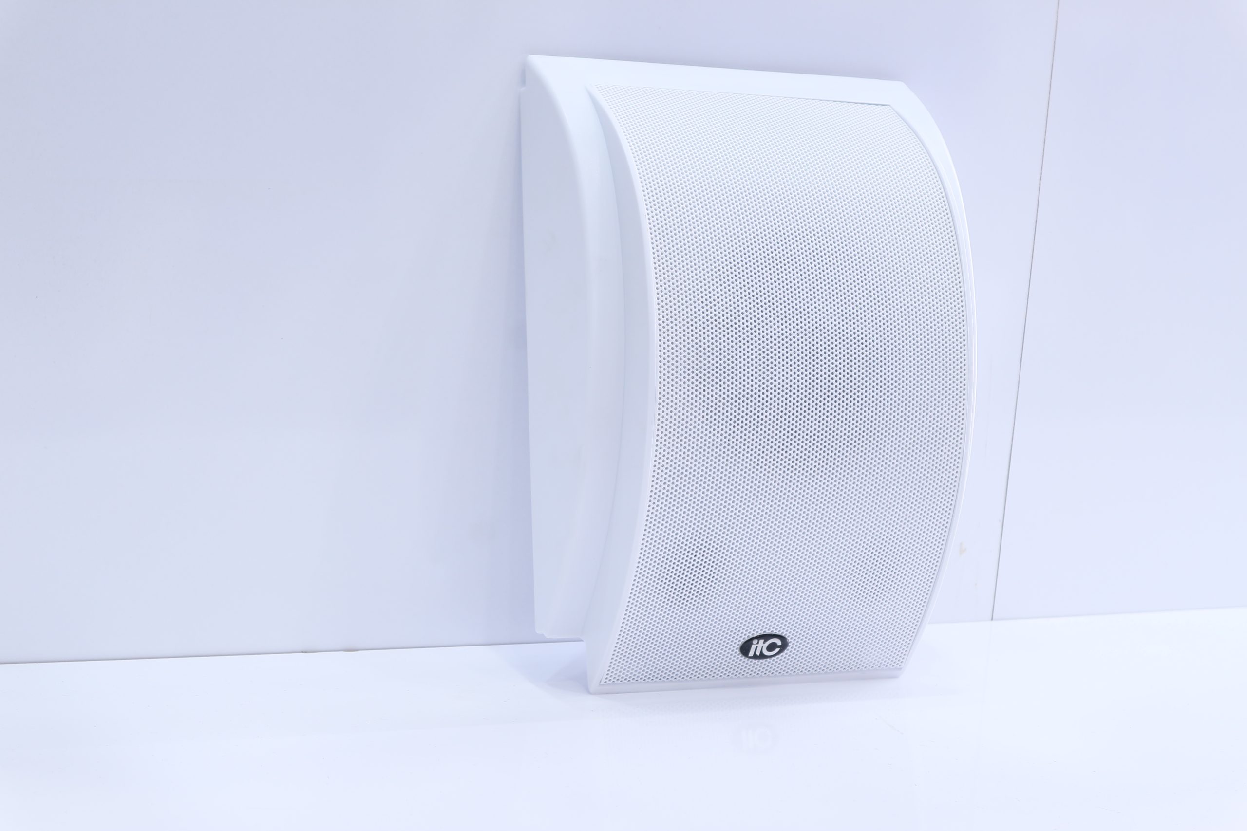 ITC HC-06W có thiết kế đơn giản, vỏ ngoài được làm từ nhựa cao cấp chống cháy