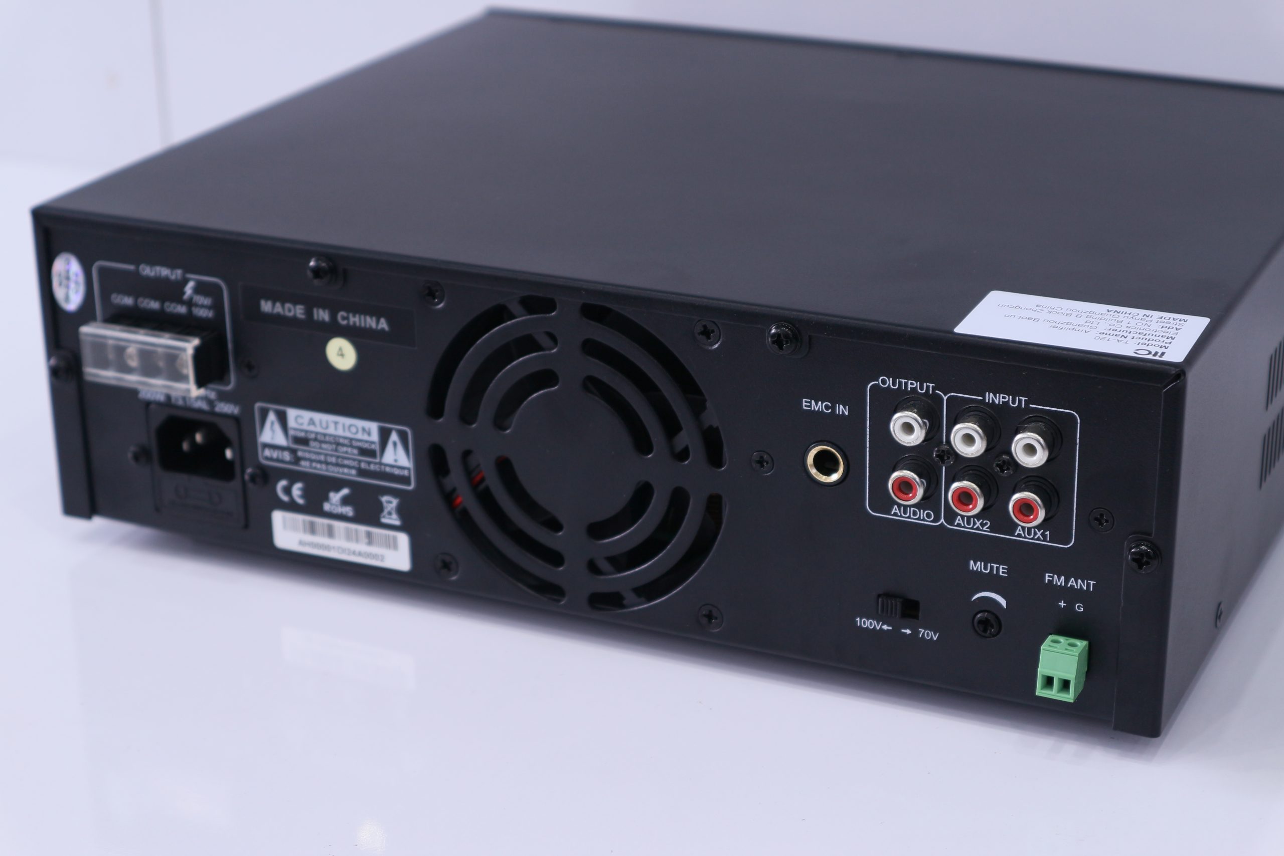 ITC TA-120 được trang bị các cổng kết nối tiêu chuẩn, kết nối dễ dàng với các thiết bị khác